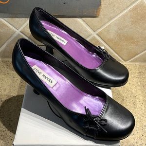 Steve Madden Violit black Leather low heel shoes. Never worn. Size 8.5
